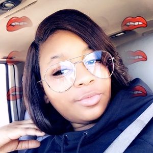 Meet your Posher, Shaniha